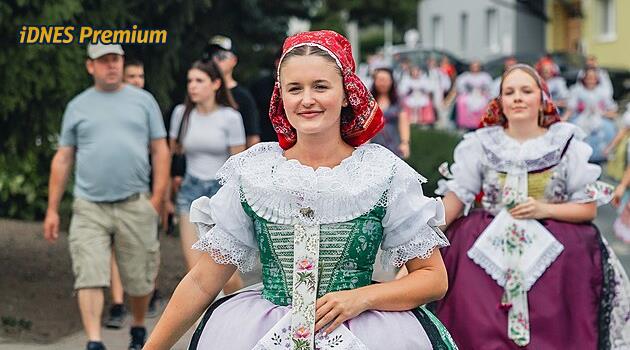 Žiju zrychleně, ale Morava je stopka, líčí influencerka šířící folklor na sítích