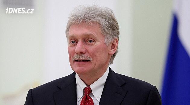 Kreml těší Macronova snaha o dialog s Ruskem. Nulové vztahy škodí, tvrdí Peskov