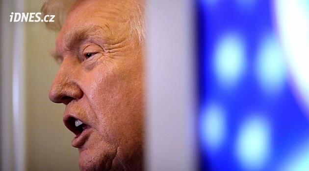 Trump chce přimět Harvard k poslušnosti. Žaluje univerzitu o miliardu dolarů