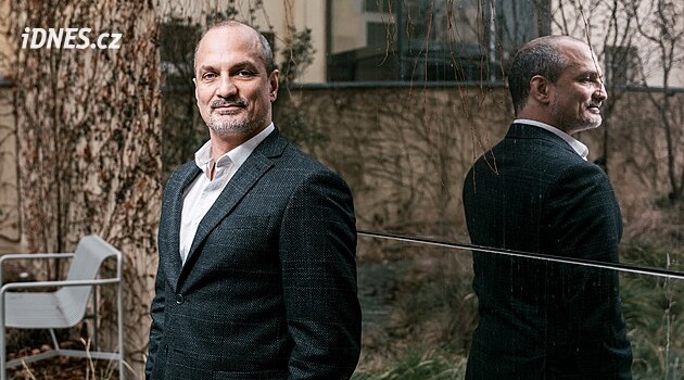 Baletní mistr Jiří Bubeníček nastoupil ke Klempířovi. Působí jako náměstek za SPD