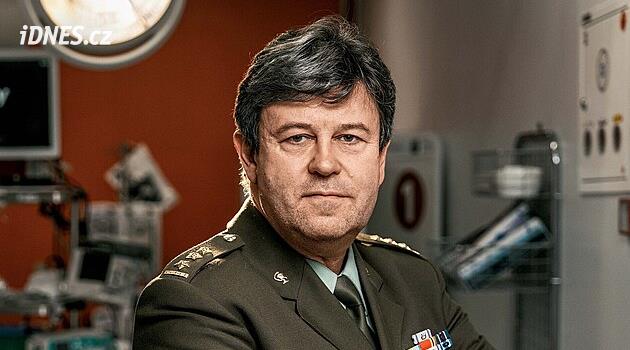 Šéf vojenské nemocnice Masopust skončí ve funkci