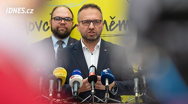 Řešíme dopady Trumpa, jehož jste velebili, vpálil Jurečka Juchelkovi. Ten se ohradil