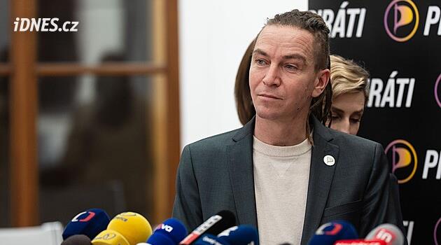 Neziskovky a ex-úředníci ministerstva mají trable kvůli dotacím. Pomsta, míní Bartoš