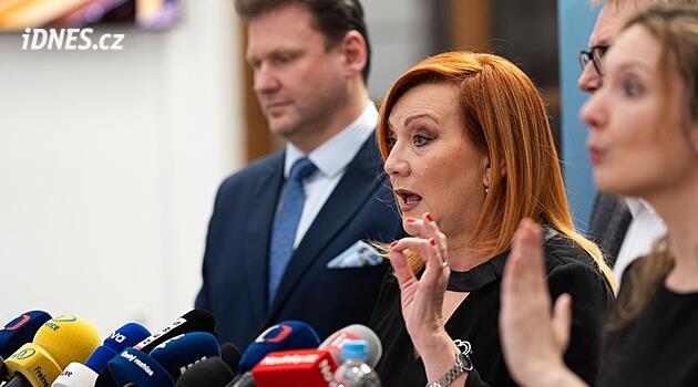 Poslanci začínají schvalovat návrh státního rozpočtu se schodkem 310 miliard