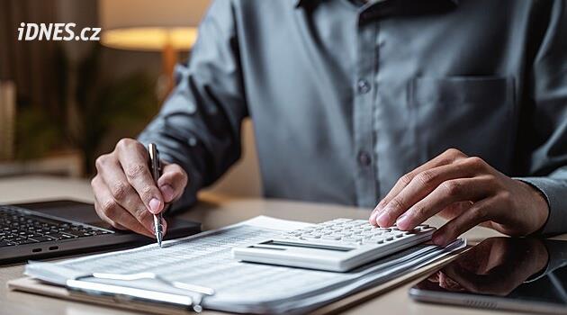 Bir ilişkide paylaşılan paraya erişim yaşa ve kuşağın deneyimine göre değişir