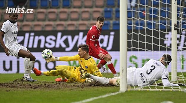 Slovácko – Pardubice 2:0, ev sahibi takım önemli bir galibiyeti kutluyor