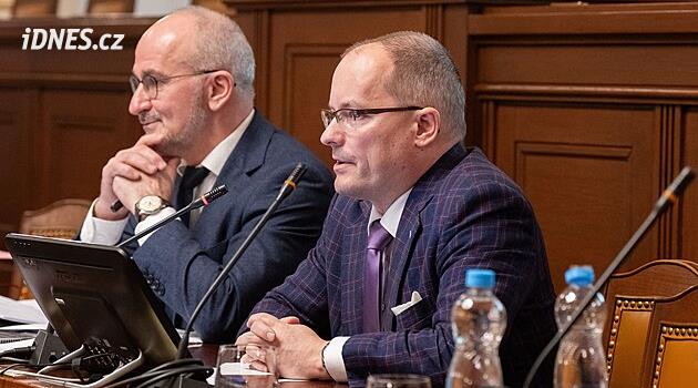 Poslanci budou mít víc peněz na asistenty, částka vzroste o tisíce korun