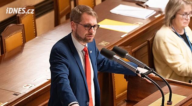 Ať Klempíř rezignuje, vyzval šéf TOP 09. Jinak má ministra odvolat Babiš