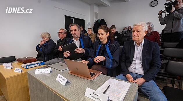 Zvrat se nekonal. Klíčový svědek podržel obžalované v kauze parkovacího domu