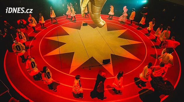 Lidská zoo s herci, boxery a gospelem. Můj největší divadelní počin, říká režisér Tauš