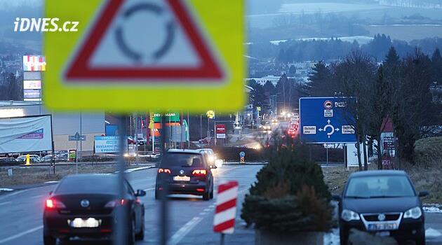 Stavba obchvatu Pelhřimova začne v září. Hledat se bude také munice