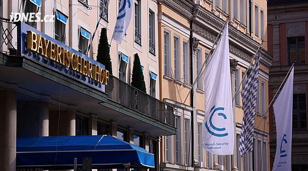 Mnichovská bezpečnostní konference začíná. Promluví Pavel, jedou i Zůna a Macinka