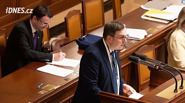 Je to takový Pol Pot dnešní doby, pustil se Lipavský do ministra Macinky