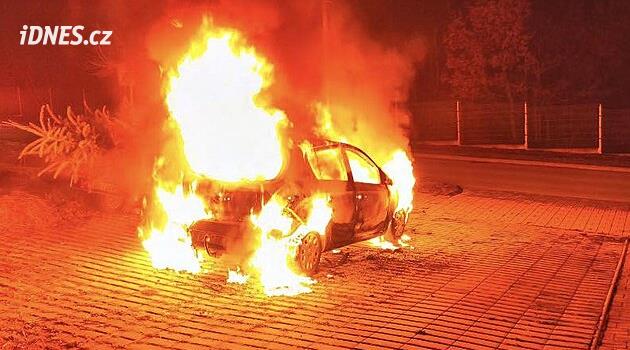 Politikacı Veber'in Hluboká'da yanan arabası: Polis çifti yakaladı