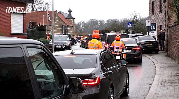 Trnitá cesta k holiči a kolony limuzín. Summit v belgickém zámku očima místních