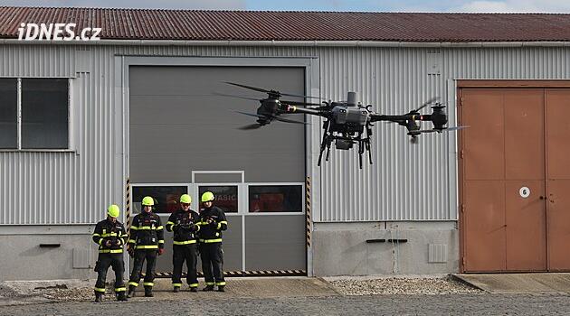 Opava bölgesindeki itfaiyeciler bir milyon karşılığında kargo drone'ları hediye etti