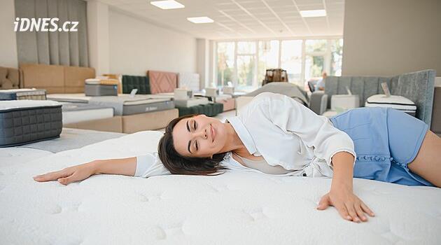 Jak vybrat správnou matraci? Podle postavy, polohy spánku i potřeb