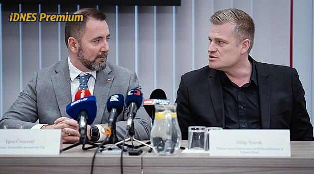 Turek může v Bruselu hlasovat, tvrdí bez posudku resort. Praxe a unijní právo se liší