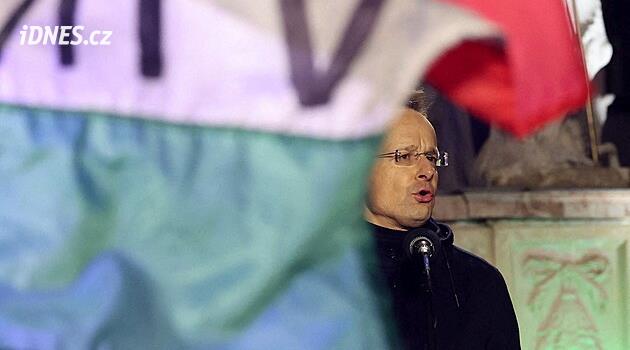 S Orbánem vedli kampaň, po volbách mlčí. Kde je Szijjártó a Lázár, ptají se Maďaři