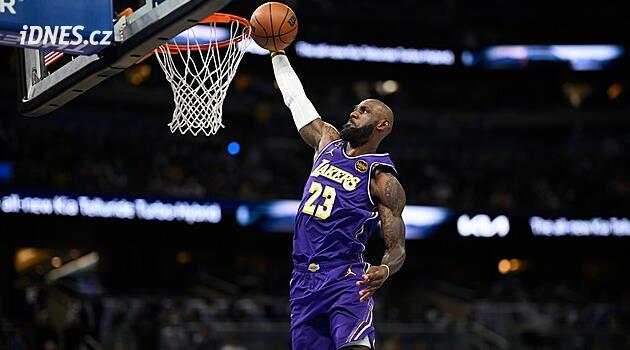 Basketbol NBA: James oyun sayısında rekor sahibi