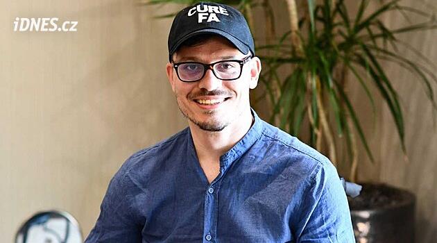 Vzácná nemoc bere lidem řeč i pohyb. Lék existuje, ne všichni se k němu dostanou