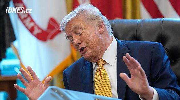 Íránci chtějí vyjednávat, ale bojí se, prohlásil Trump. Teherán to popírá