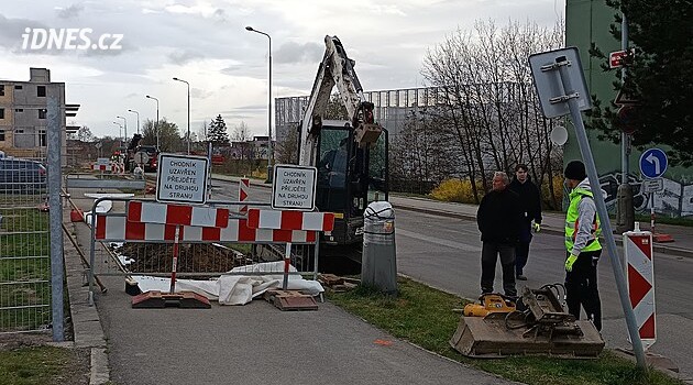 Kolaps dopravy v Řepích. Kvůli zavření krátkého úseku stojí řidiči v kolonách
