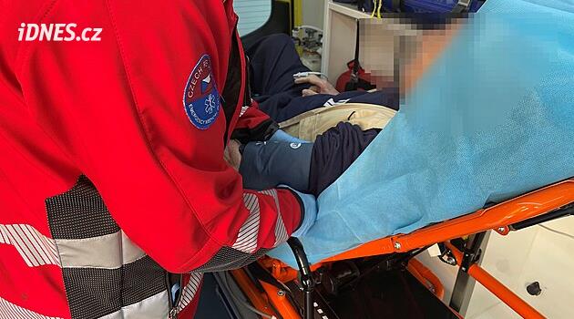 Drama v Beskydech. Skialpinistu zradilo srdce, záchranu komplikoval hluboký sníh