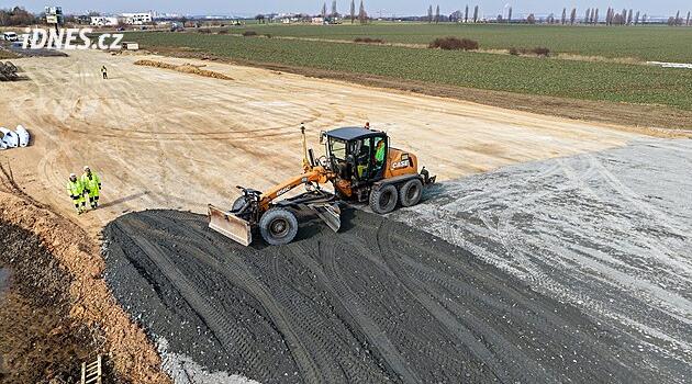 Kvůli demolici nadjezdů uzavřeli část Pražského okruhu mezi Slivencem a Řeporyjemi