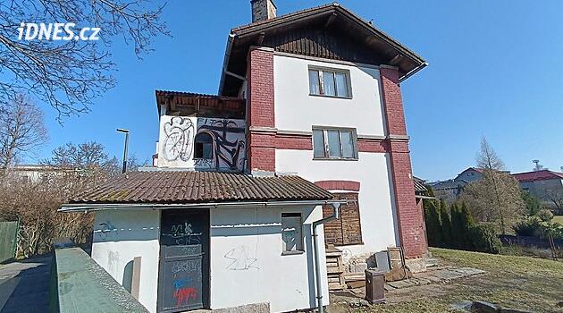 Tren istasyonundaki köprü, kamyonları Světlá'daki meydandan uzaklaştıracak