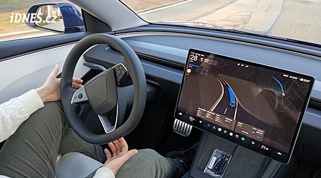Tesla slaví. Přesvědčila české úřady a aktivuje svým autům poloautonomní řízení