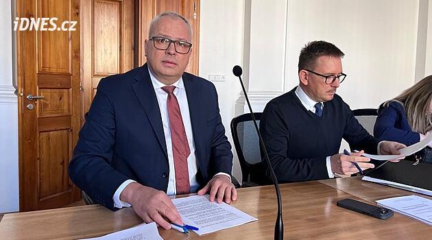 Kadani'deki hastanenin eski müdürü mahkemede işten çıkarılma kararının iptalini talep etti