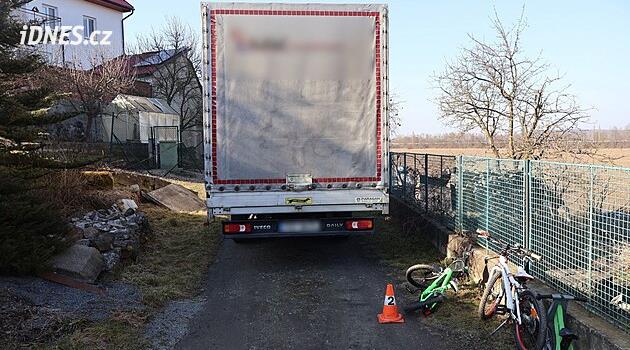 Olomouc'ta sürücü bir çocuğun bisikletine çarptı ve milyonda beş alkol soludu