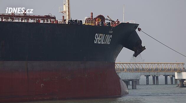 Přes Hormuz pouze za poplatek. Írán požaduje platbu v jüanech nebo kryptoměně