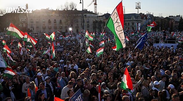 Síť falešných účtů na X ovlivňuje volby v Maďarsku. Dříve cílila i na Nizozemce