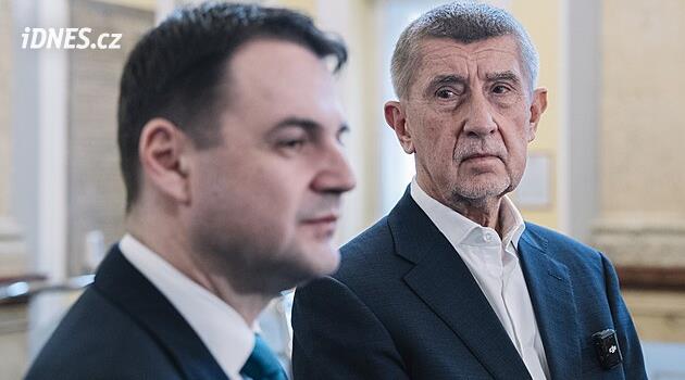 Spokojenost s vládou klesá, opozice je na tom ale hůře, ukazuje průzkum