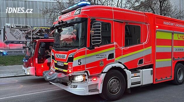 Na starém zimáku se dvojice nadýchala čpavku, 160 lidí muselo opustit blízké hřiště