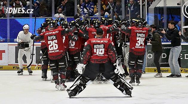 Faul, diye karar verdi. Açık mıydı? Crane itiraz etti. Ve çocuk dedi ki: Onu bırakırdım