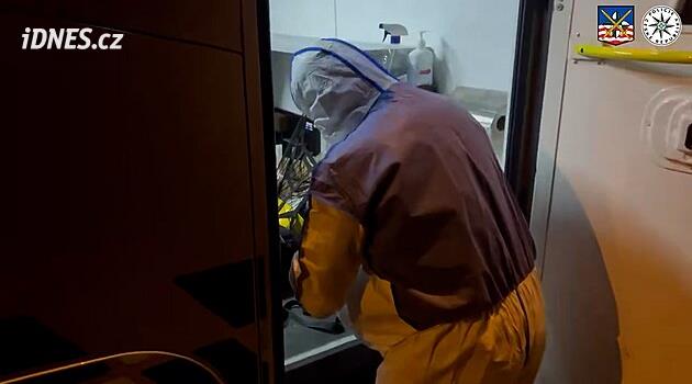 Polis, Karlovy Vary'de bir kadının vahşice öldürülmesi olayını araştırıyor, bir erkeği tutukladı.