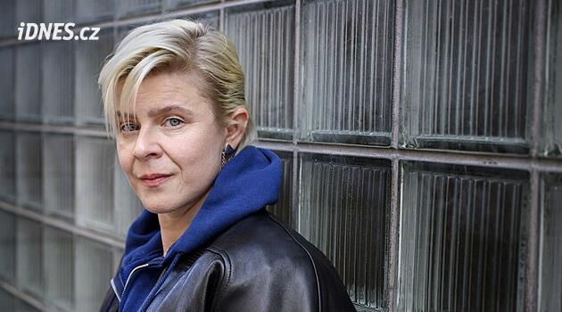 RECENZE: Mám fofr, dej mi svý ASL. Robyn je zpět, zpívá o lásce a japonském pornu