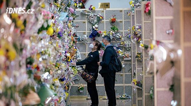 Mrtví patří na hřbitov, vzkázala Čína. Zakázala přechovávání ostatků v bytech