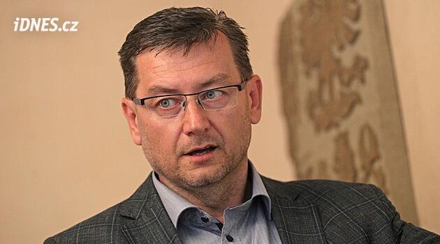 Karviná'daki muhalefet, futboldaki yolsuzluk davası nedeniyle belediye başkanının istifasını istiyor