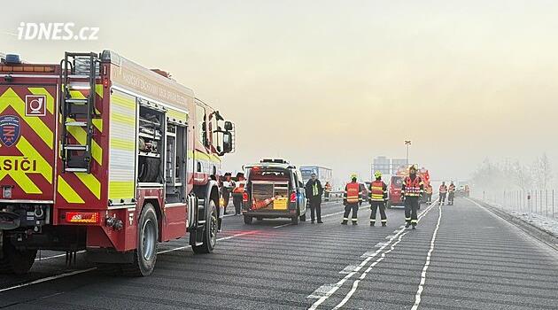 Büyük bir kaza, D6 otoyolunun Cheb yakınlarındaki bölümünü kapattı