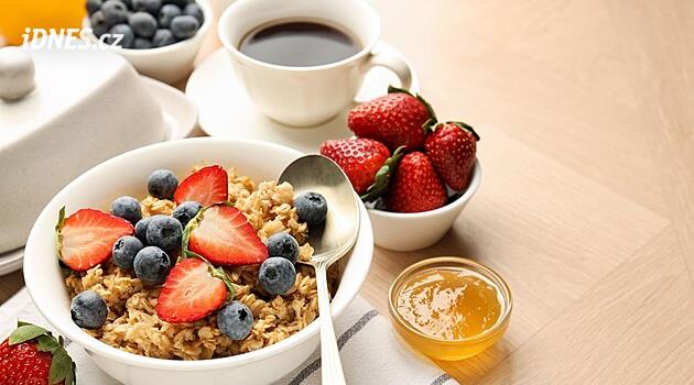 Granola vs. müsli: Co má méně kalorií a která snídaně je lepší při hubnutí?