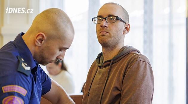 Souseda bodal nožem a bil klíči, soudí muže. Příčinou byla banální situace