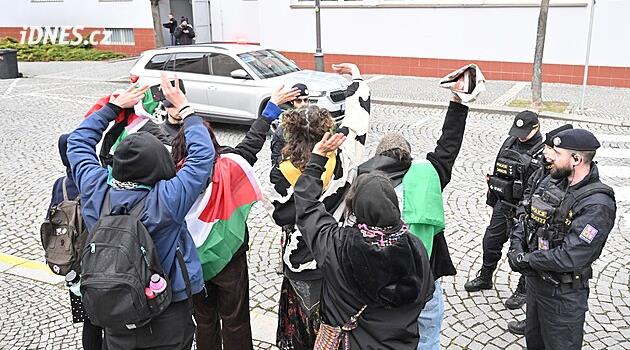 Pardubice'de kundaklama saldırısı: Mahkeme beşinci sanığın gözaltına alınmasına karar verdi