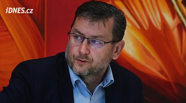 Nerede yaşıyor? Belediye Başkanı Karviné Wolf uygunsuz bir gazeteciyle uğraştı
