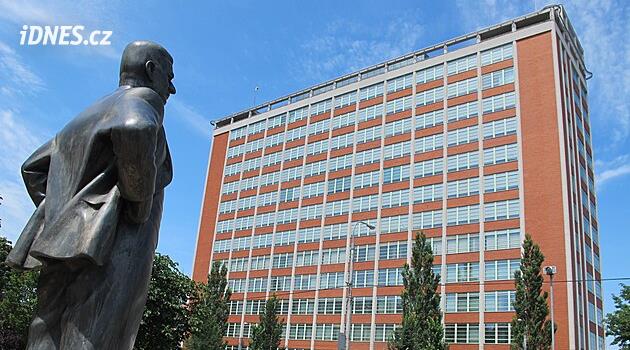 Český výletník: Jen ve Zlíně může nést náměstí jméno Práce, dohlíží na něj Baťa