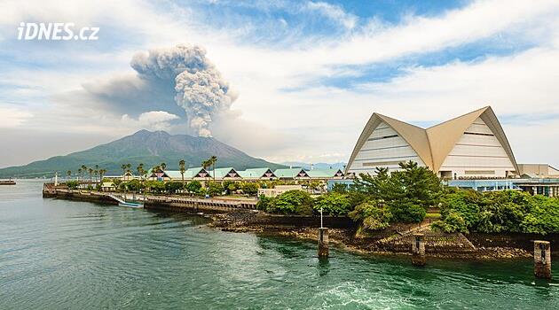Výbuch ji spojil s pevninou. Japonská sopka Sakuradžima je součástí života