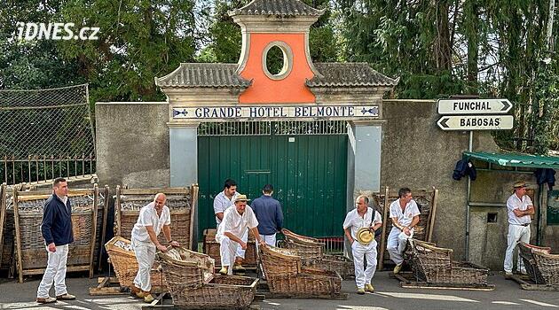 Proutěným košem do Funchalu. Madeira je rájem pro turisty, nabízí i saně v létě